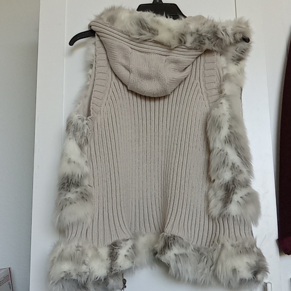 Jessica Simpson  Fur Trimmed Full Zip Hooded Vest Size L - Picture 5 of 5